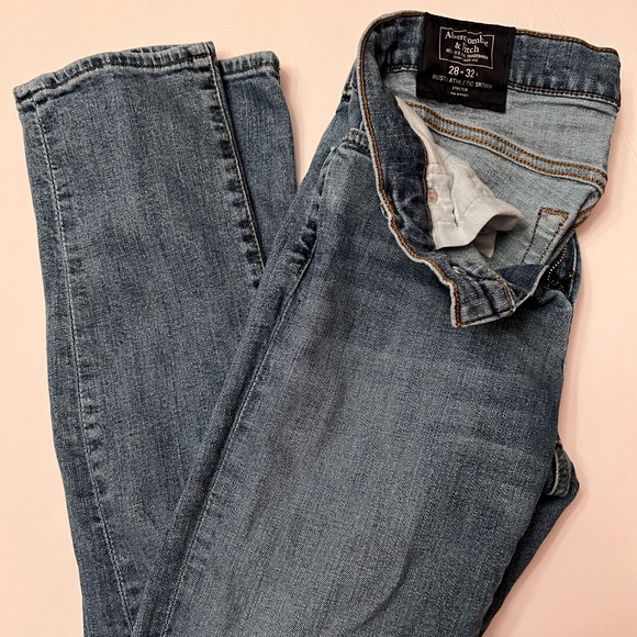 Men’s Jeans - Picture 2 of 3